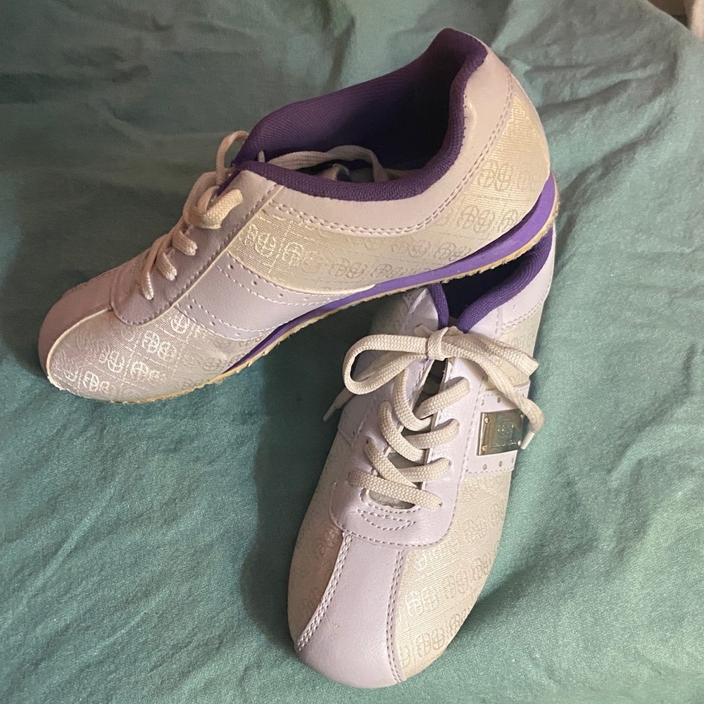 Elegant Women's Lavender Sneakers